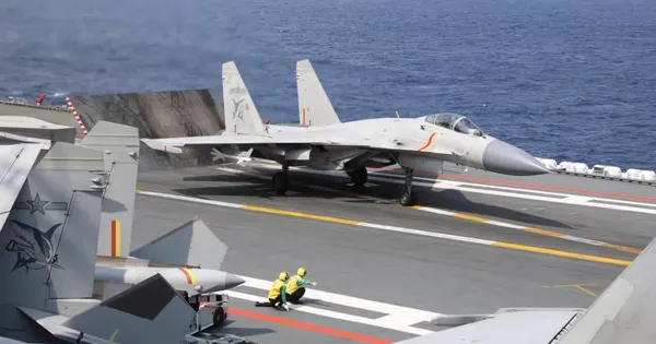 Nhật Bản tăng cường qu&acirc;n sự trước mối đe dọa từ Nga v&agrave; Trung Quốc - Ảnh 2.