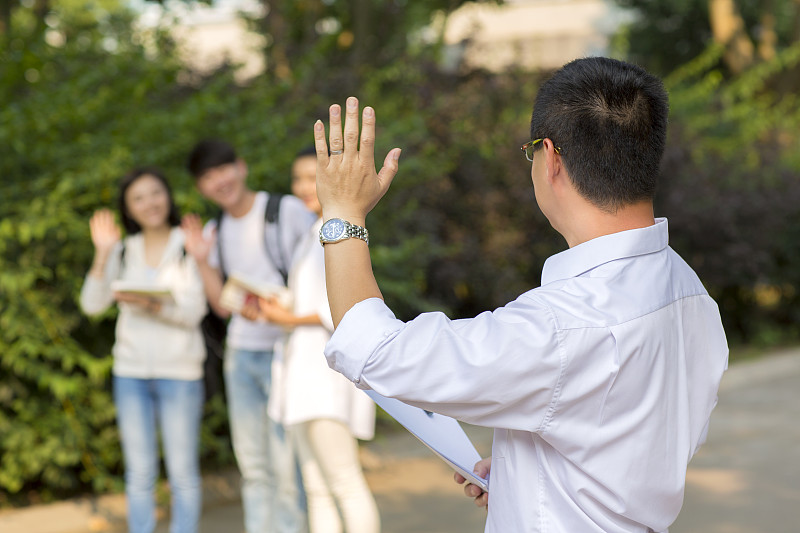 Gi&aacute;o vi&ecirc;n l&acirc;u năm khẳng định: Chỉ cần nh&igrave;n c&aacute;ch học sinh ch&agrave;o hỏi, t&ocirc;i biết ngay tương lai ch&uacute;ng ra sao- Ảnh 2.