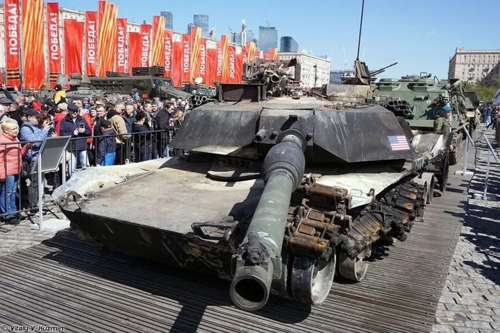 Xe tăng M1A1 Mỹ viện trợ cho Ukraine bị UAV cảm tử xóa sổ trong chiến tranh công nghệ - Ảnh 1.