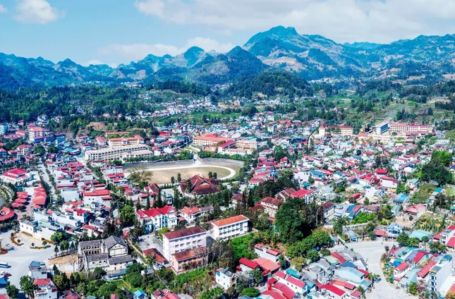 Nhiều giáo viên không được khen thưởng do chưa đóng qũy từ thiện - Ảnh 1.