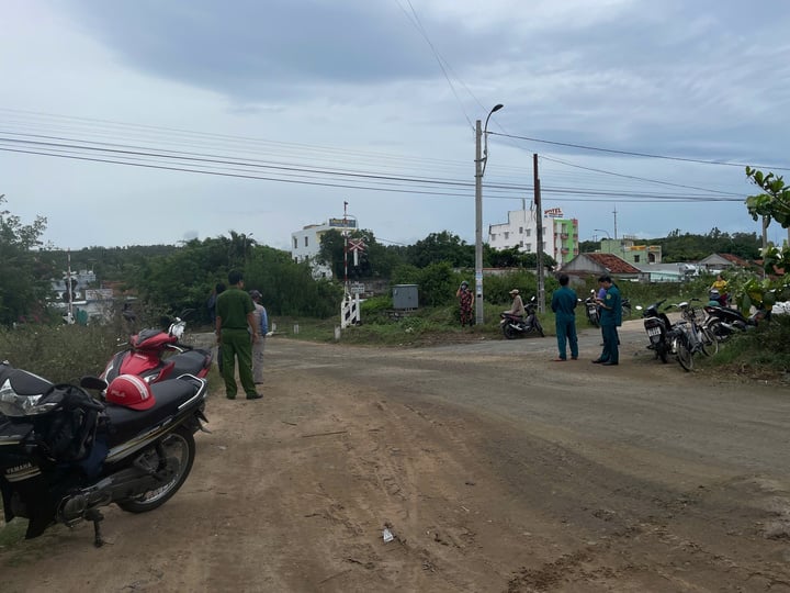 Tai nạn giao thông đường sắt tại Phú Yên khiến 2 vợ chồng tử vong thương tâm - Ảnh 1. Tai nạn giao thông đường sắt tại Phú Yên khiến 2 vợ chồng tử vong thương tâm - Ảnh 1.