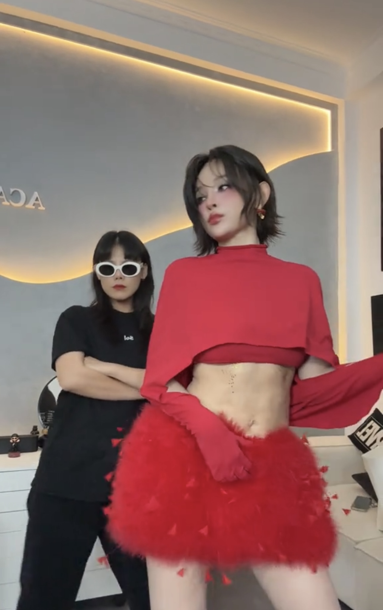 Visual lạ mặt c&ugrave;ng cơ bụng n&eacute;t căng của Huyền Baby g&acirc;y sốt: Những phương ph&aacute;p thẩm mỹ n&agrave;o gi&uacute;p chị em sở hữu trong ph&uacute;t mốt?- Ảnh 7.