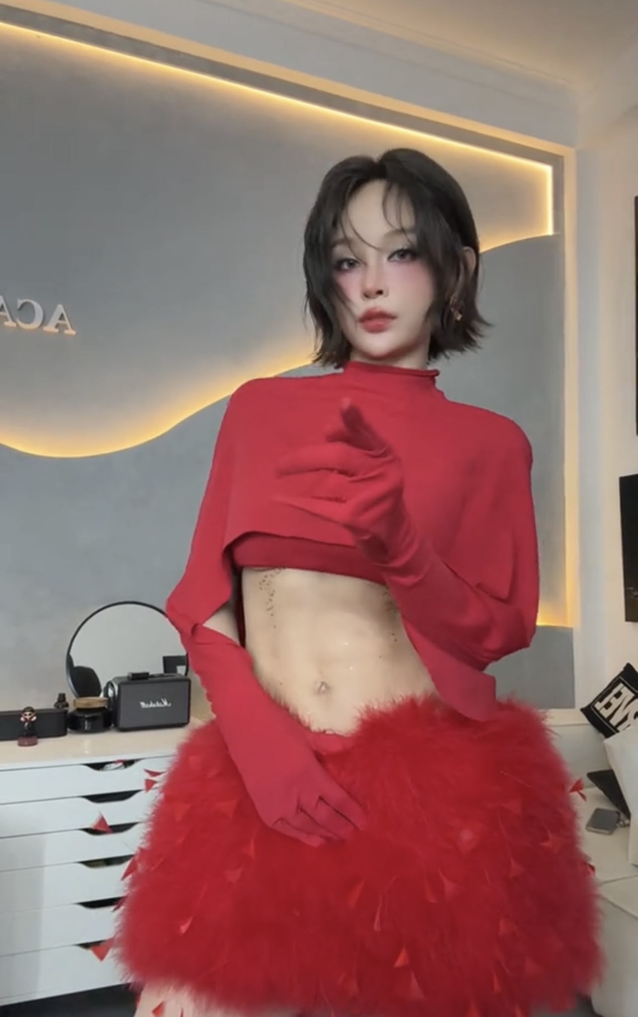 Visual lạ mặt c&ugrave;ng cơ bụng n&eacute;t căng của Huyền Baby g&acirc;y sốt: Những phương ph&aacute;p thẩm mỹ n&agrave;o gi&uacute;p chị em sở hữu trong ph&uacute;t mốt?- Ảnh 2.