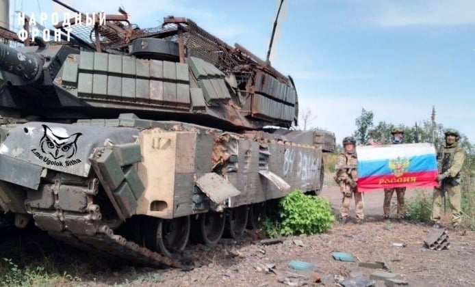 Xe tăng M1A1 Mỹ viện trợ cho Ukraine bị UAV cảm tử xóa sổ trong chiến tranh công nghệ - Ảnh 2.