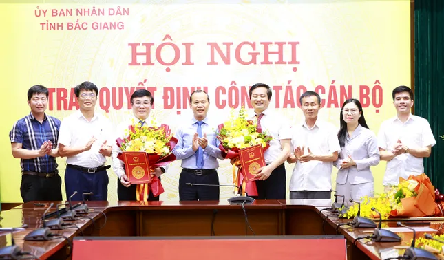 Hơn 90 cán bộ nghỉ hưu trước tuổi ở Bắc Giang nhận tiền trợ cấp 88 tỷ đồng - Ảnh 1.