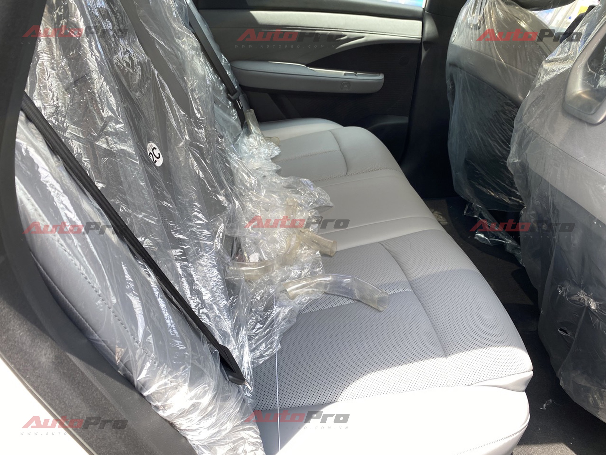 Nissan N7 lần đầu xuất hiện tại Việt Nam: Động cơ điện mạnh 215-268 mã lực, là xe trưng bày, xe hạng D nhưng giá quy đổi ngang Vios - Ảnh 8.
