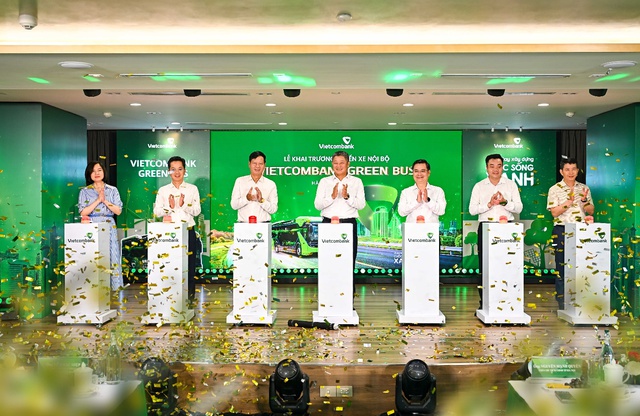 Ngân hàng có 24.000 nhân sự chính thức vận hành buýt điện đưa đón nhân viên: Khi ESG không nằm trên giấy- Ảnh 2.