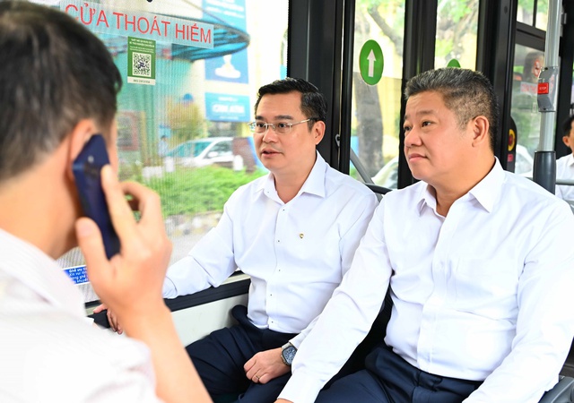 Ngân hàng có 24.000 nhân sự chính thức vận hành buýt điện đưa đón nhân viên: Khi ESG không nằm trên giấy- Ảnh 3.
