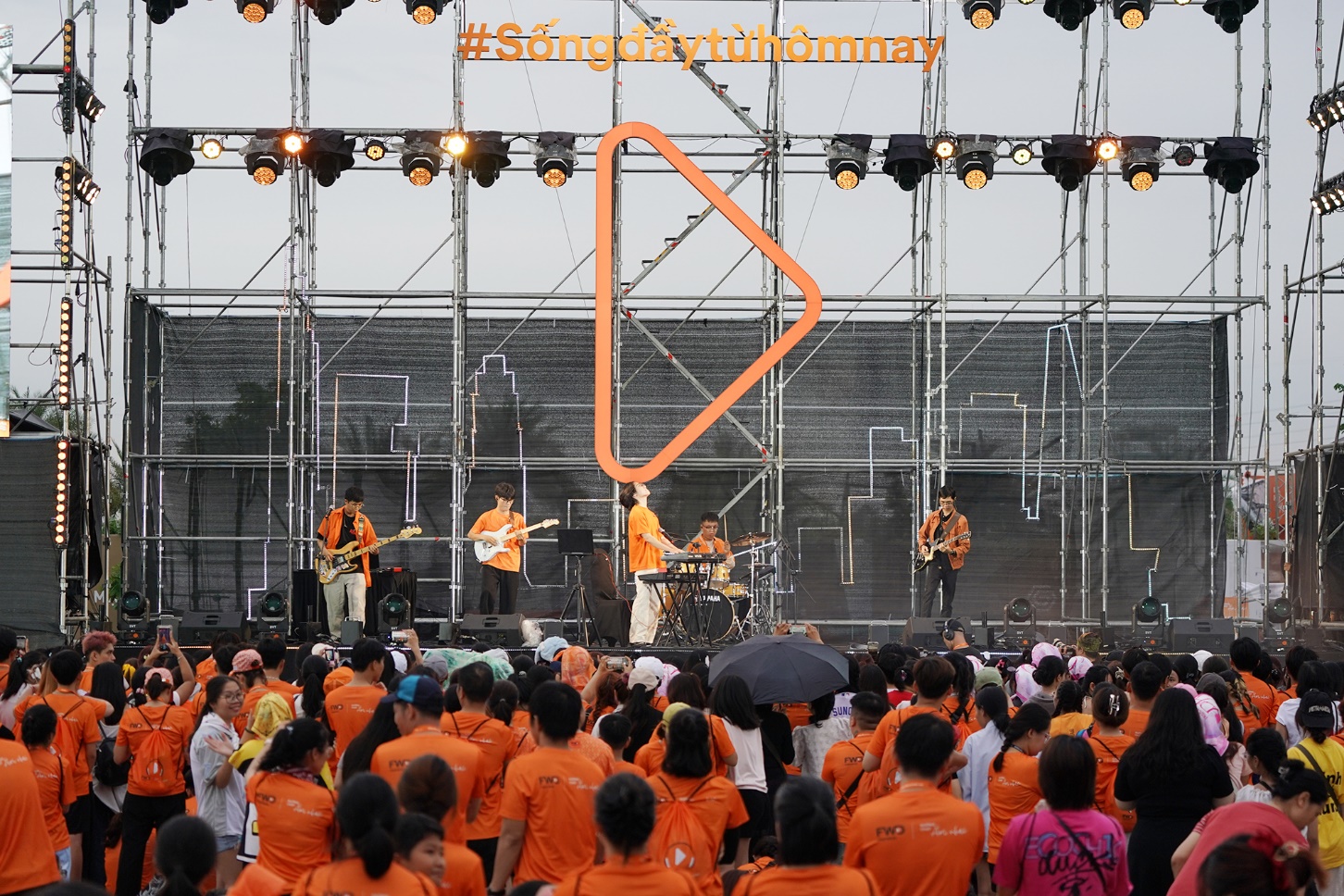 Chạy hết m&igrave;nh - Quẩy hết sức: Đường chạy &acirc;m nhạc đốt ch&aacute;y năng lượng giới trẻ - Ảnh 4.