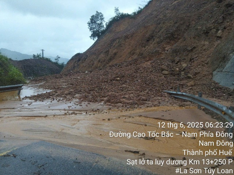 Ảnh hưởng bão số 1: Phố cổ Hội An ngập sâu, sạt lở nhiều điểm đường lên bán đảo Sơn Trà- Ảnh 21.