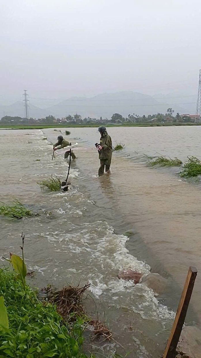 Ảnh hưởng bão số 1: Phố cổ Hội An ngập sâu, sạt lở nhiều điểm đường lên bán đảo Sơn Trà- Ảnh 6.