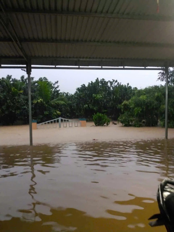 Ảnh hưởng bão số 1: Phố cổ Hội An ngập sâu, sạt lở nhiều điểm đường lên bán đảo Sơn Trà- Ảnh 10.