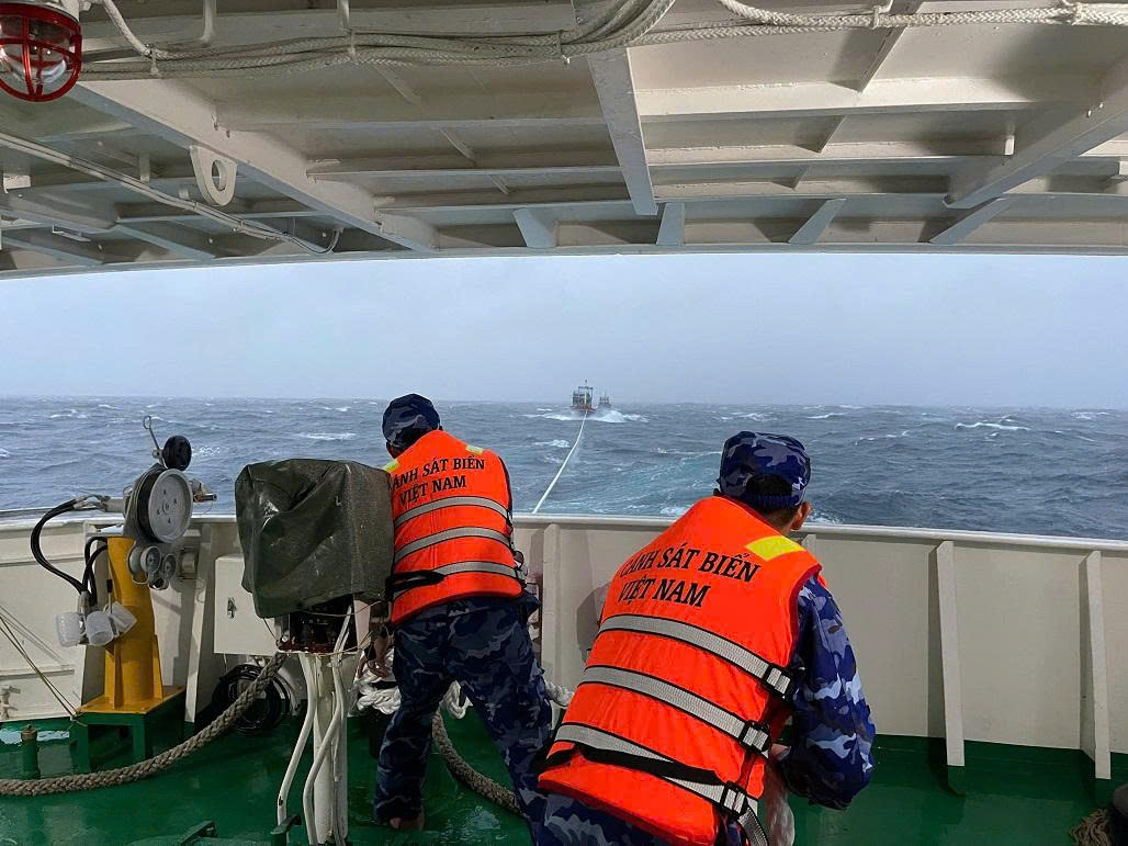 Ảnh hưởng bão số 1: Phố cổ Hội An ngập sâu, sạt lở nhiều điểm đường lên bán đảo Sơn Trà- Ảnh 15.