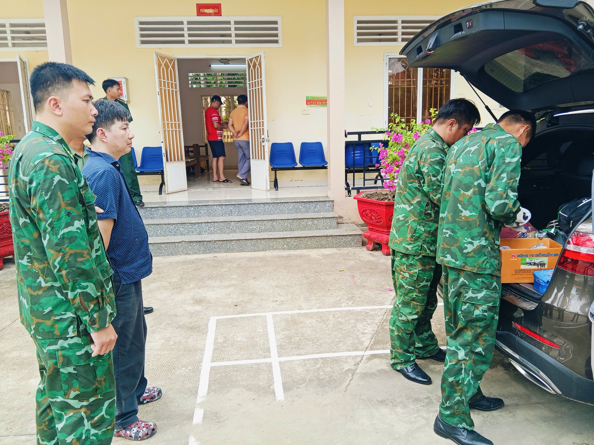Vụ án Long An: Bắt giữ đối tượng tàng trữ ma túy và vũ khí tại cửa khẩu - Ảnh 5. Vụ án Long An: Bắt giữ đối tượng tàng trữ ma túy và vũ khí tại cửa khẩu - Ảnh 5.