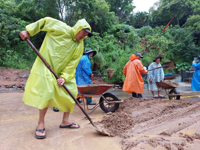 Ảnh hưởng bão số 1: Phố cổ Hội An ngập sâu, sạt lở nhiều điểm đường lên bán đảo Sơn Trà- Ảnh 33.