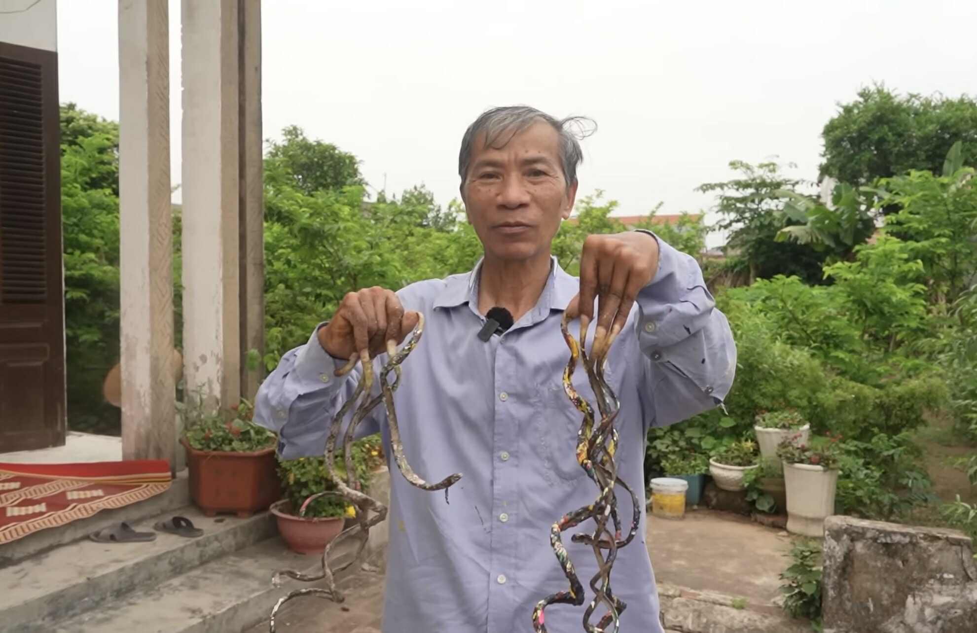 “Dị nhân” Nam Định nuôi móng tay 35 năm không cắt lên tiếng về thông tin muốn bán bộ móng với giá 7 tỷ - Ảnh 1.