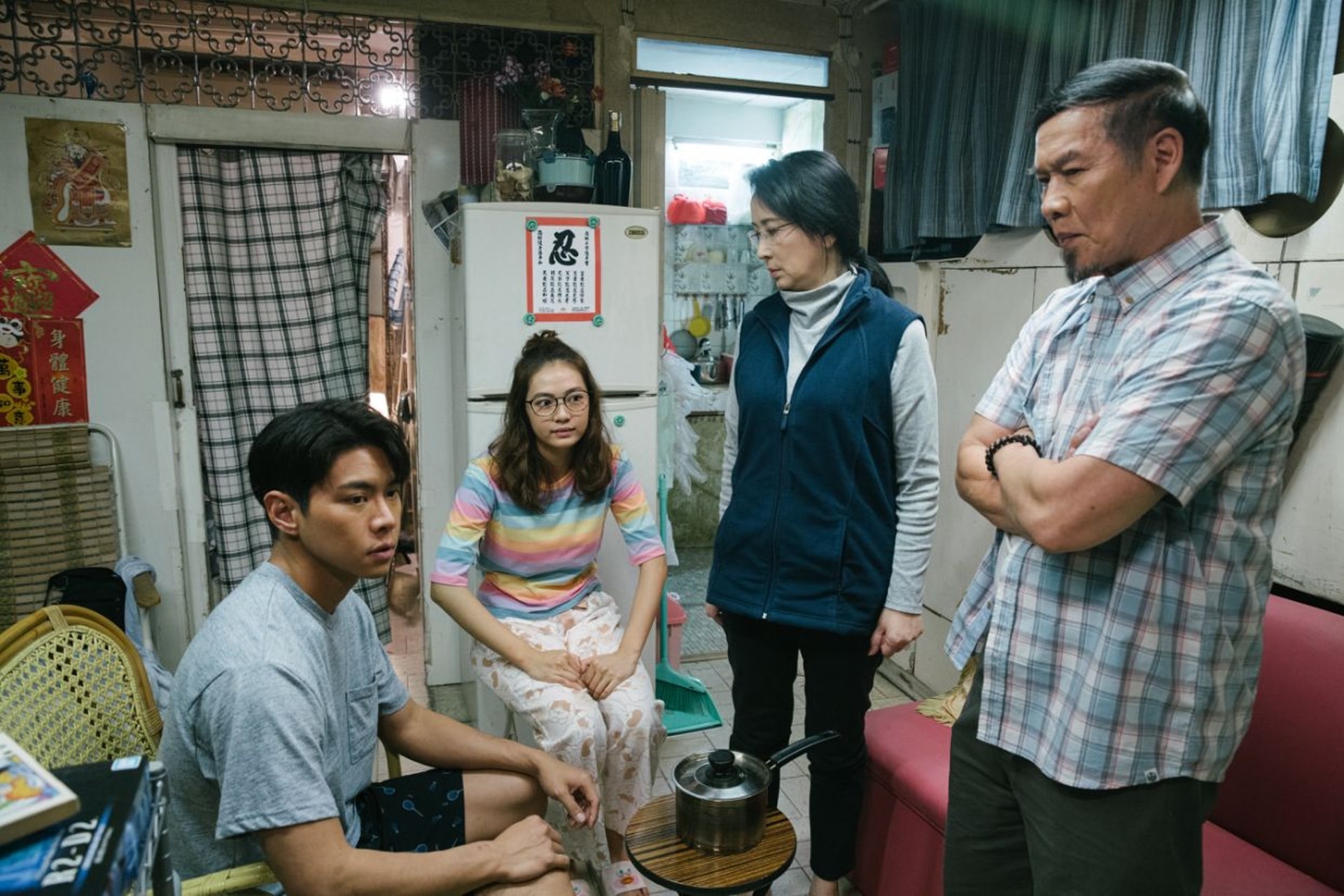 Mở k&eacute;t sắt sau đ&aacute;m tang bố, cả nh&agrave; t&ocirc;i chết đứng v&igrave; quyển sổ &ocirc;ng để lại- Ảnh 1.