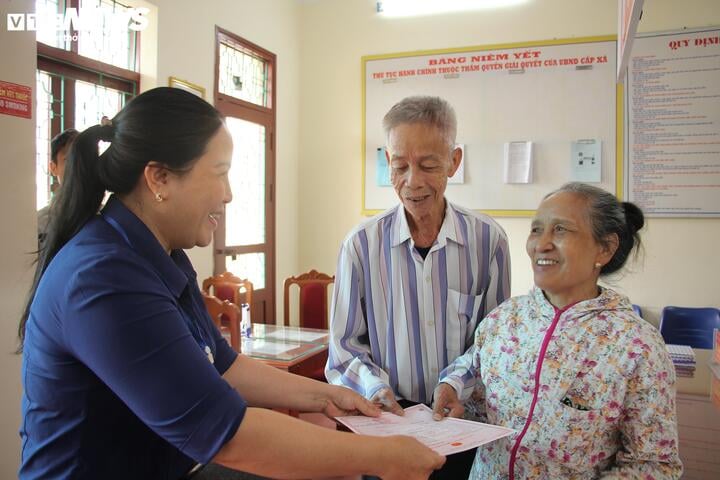 Quảng Ninh vận hành chính quyền hai cấp từ 15 / 6: Sẵn sàng đáp ứng nhu cầu người dân - Ảnh 2. Quảng Ninh vận hành chính quyền hai cấp từ 15 / 6: Sẵn sàng đáp ứng nhu cầu người dân - Ảnh 2.