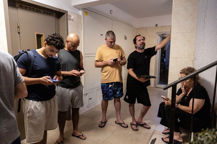 Iran trả đũa, "ph&oacute;ng hơn 100 UAV" về ph&iacute;a Israel- Ảnh 1.