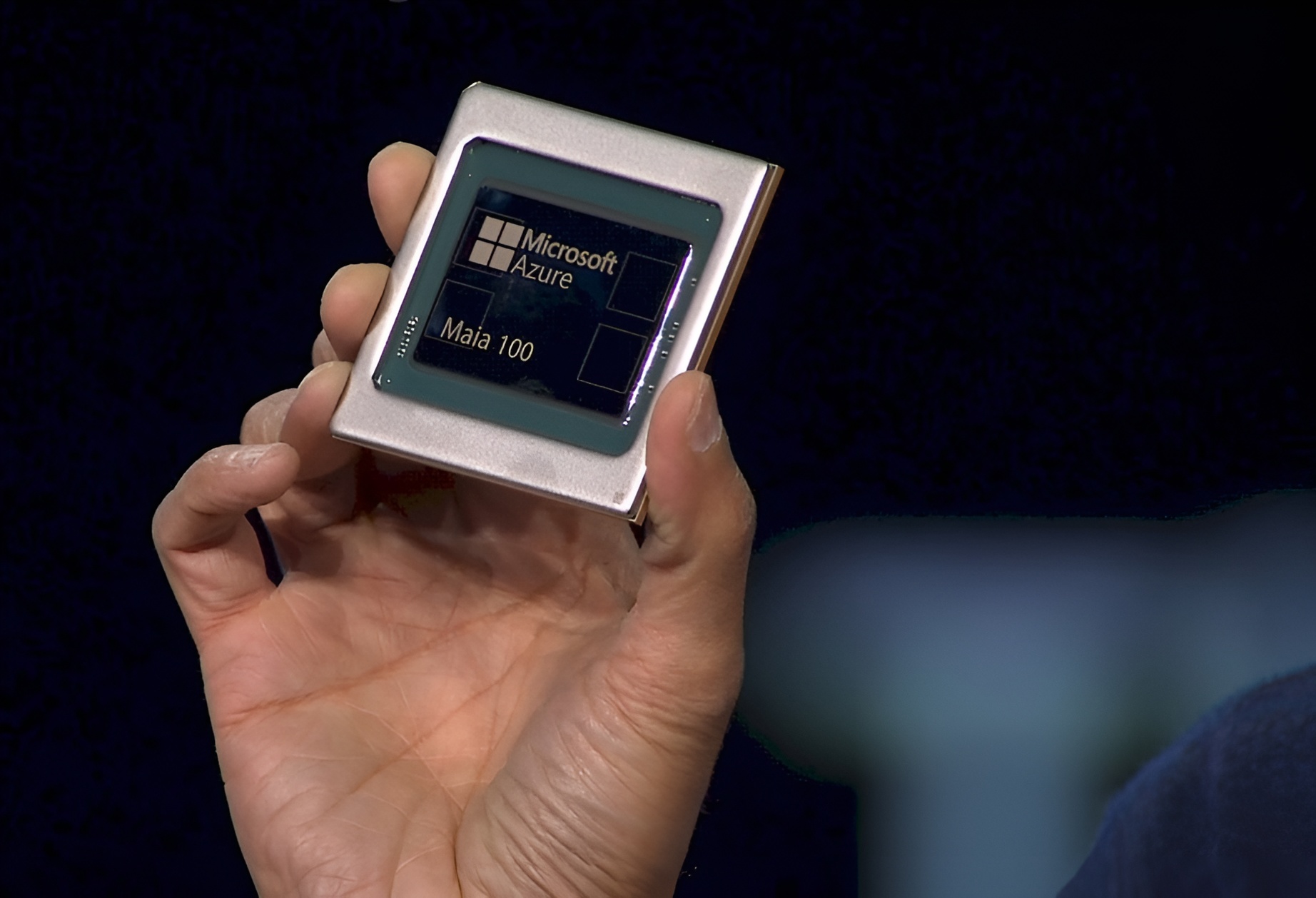 CEO Jensen Huang khẳng định chip AI tùy chỉnh sẽ không thể thay thế NVIDIA - Ảnh 2.