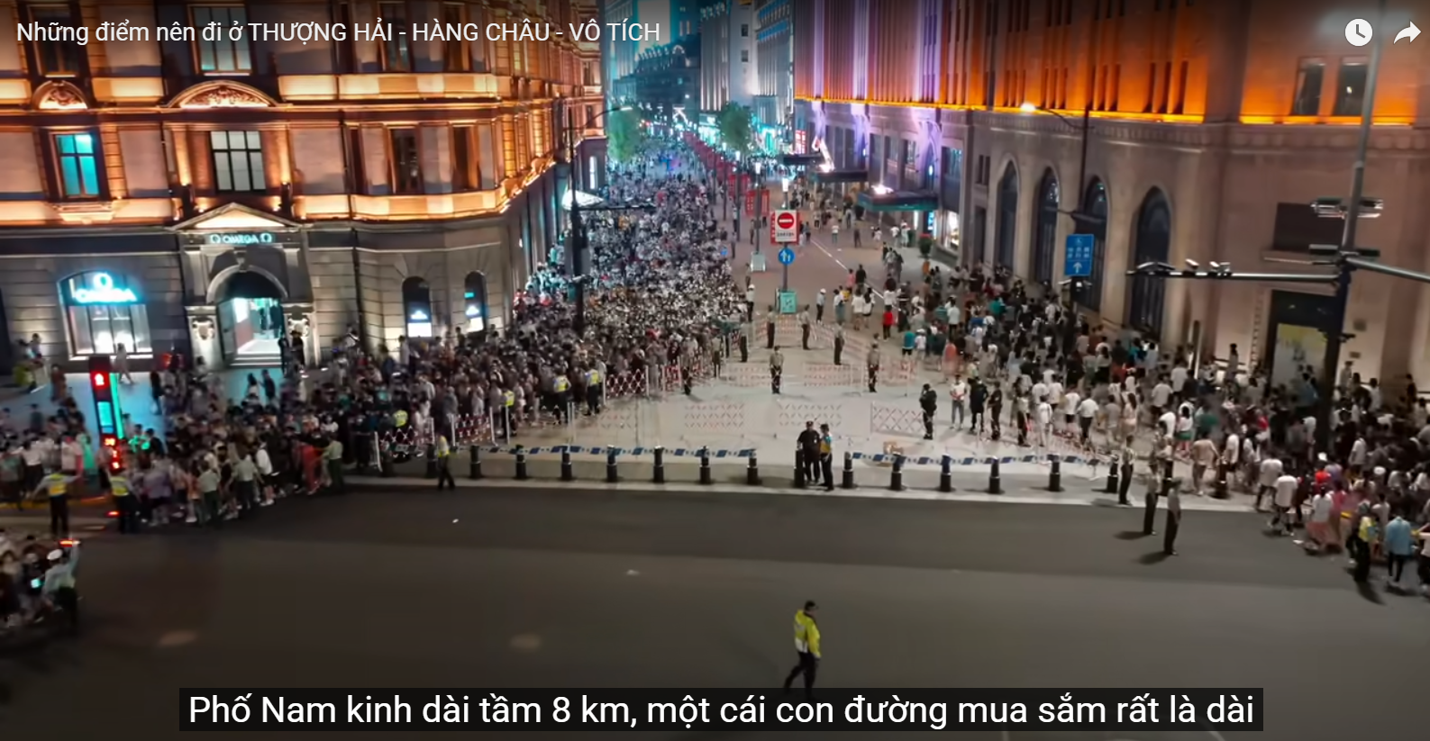 Khách Việt ngạc nhiên thấy cảnh tượng trên phố khi du lịch Trung Quốc: "Tôi tưởng chỉ có trên phim" - Ảnh 4.
