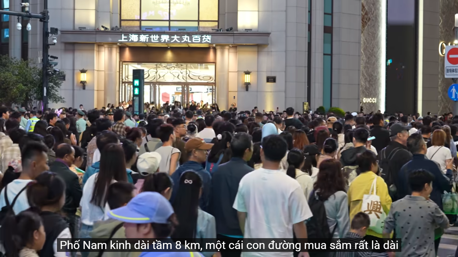 Khách Việt ngạc nhiên thấy cảnh tượng trên phố khi du lịch Trung Quốc: "Tôi tưởng chỉ có trên phim" - Ảnh 5.