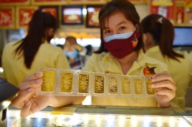 Xuất hiện áp lực đối với vàng miếng SJC, đề xuất mua bán vàng từ 20 triệu đồng phải làm một việc- Ảnh 2. Xuất hiện áp lực đối với vàng miếng SJC, đề xuất mua bán vàng từ 20 triệu đồng phải làm một việc- Ảnh 2.