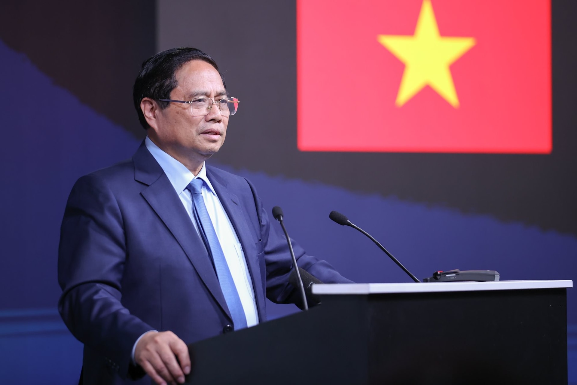 Thủ tướng phát biểu tại Diễn đàn doanh nghiệp Việt Nam - Thụy Điển. Ảnh: VGP