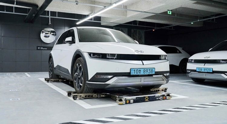 Hyundai ra mắt robot đỗ xe thông minh: Lướt dưới gầm, nâng xe và đỗ chính xác đến từng centimet- Ảnh 1.