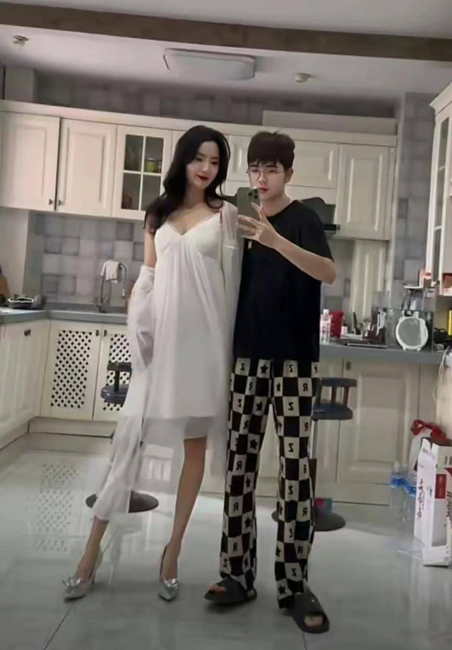 Ch&agrave;ng trai 10X tr&uacute;ng s&eacute;t &aacute;i t&igrave;nh "b&agrave; d&igrave;" hơn m&igrave;nh 15 tuổi, cưới về mới biết sướng như tr&uacute;ng số  - Ảnh 3.