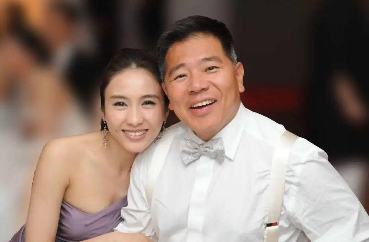 Không phải nhan sắc, đây mới là lý do khiến Lê Tư làm dâu hào môn và có cuộc hôn nhân viên mãn - Ảnh 2. Không phải nhan sắc, đây mới là lý do khiến Lê Tư làm dâu hào môn và có cuộc hôn nhân viên mãn - Ảnh 2.
