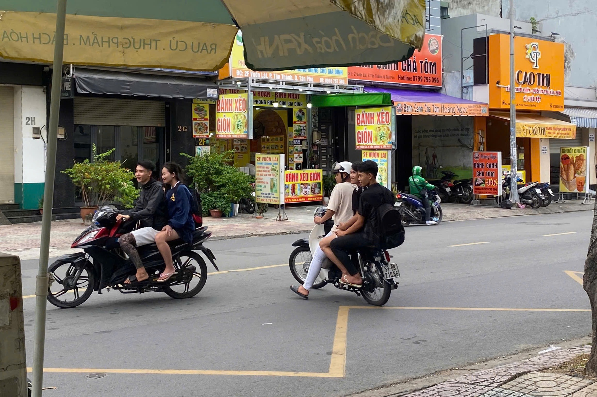 Phạt nặng hơn, vì sao vi phạm giao thông vẫn tràn lan?- Ảnh 2.
