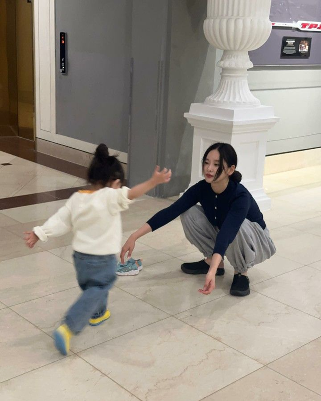 S&oacute;ng gi&oacute; của con d&acirc;u thu nhập 30 triệu/th&aacute;ng c&oacute; mẹ chồng ở qu&ecirc; l&ecirc;n chơi, bắt gặp thu&ecirc; gi&uacute;p việc- Ảnh 2.