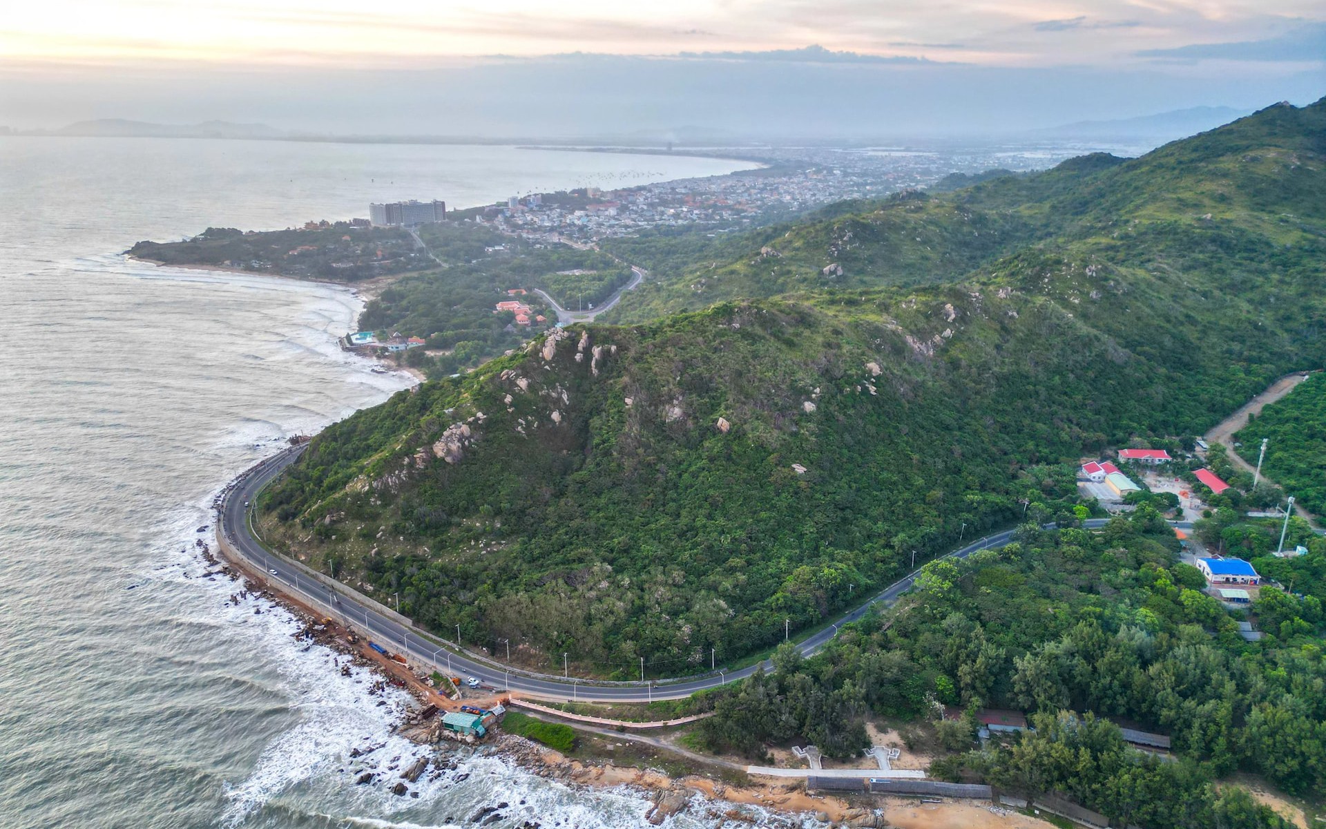 Mới nửa năm, tỉnh biên giới đã có khoản thu 184 tỷ, đạt hơn 75% chỉ tiêu cả năm - Ảnh 3.