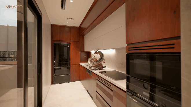 Penthouse 80 tỷ đồng giữa lòng Hà Nội của ông nội tặng cháu gái 4 tuổi, 1 món đồ chơi cũng 50 triệu - Ảnh 9.