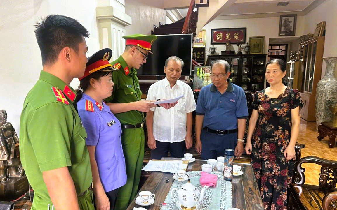 Triệt phá đường dây cá độ hơn 2000 tỷ đồng, bắt ông trùm Phạm Công Lộc ngay khi vừa từ Campuchia về nước - Ảnh 3.