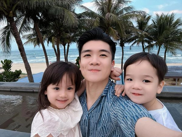 Thiếu gia Đỗ Quang Vinh nh&agrave; bầu Hiển c&ocirc;ng khai ảnh c&ocirc;ng ch&uacute;a nhỏ đầy th&aacute;ng, chủ tịch ACB v&agrave;o n&oacute;i đ&uacute;ng một điều- Ảnh 2.