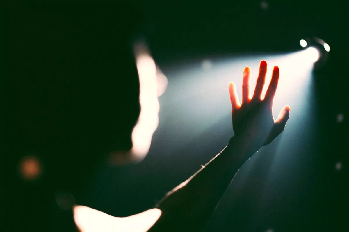 Bất ngờ sống lại sau khi tim ngừng đập, người đàn ông thốt lên: "Thế giới bên kia" thật đáng kinh ngạc! - Ảnh 3.