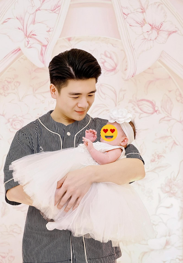 Thiếu gia Đỗ Quang Vinh nh&agrave; bầu Hiển c&ocirc;ng khai ảnh c&ocirc;ng ch&uacute;a nhỏ đầy th&aacute;ng, chủ tịch ACB v&agrave;o n&oacute;i đ&uacute;ng một điều- Ảnh 1.