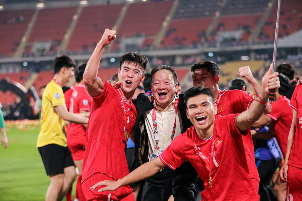 Những ông bố "đỉnh nóc kịch trần" gây dựng nên nền tảng "khủng" từ hai bàn tay trắng, tạo ra cả một thế hệ kế thừa tài năng khiến người ta ngưỡng mộ - Ảnh 14.