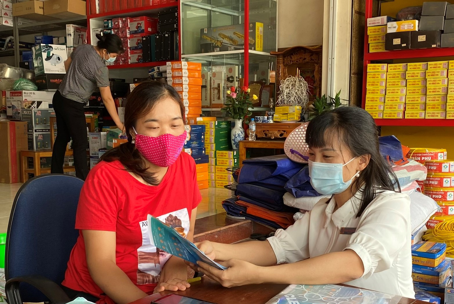 Mức đóng BHXH bắt buộc với hộ kinh doanh ra sao?- Ảnh 1.