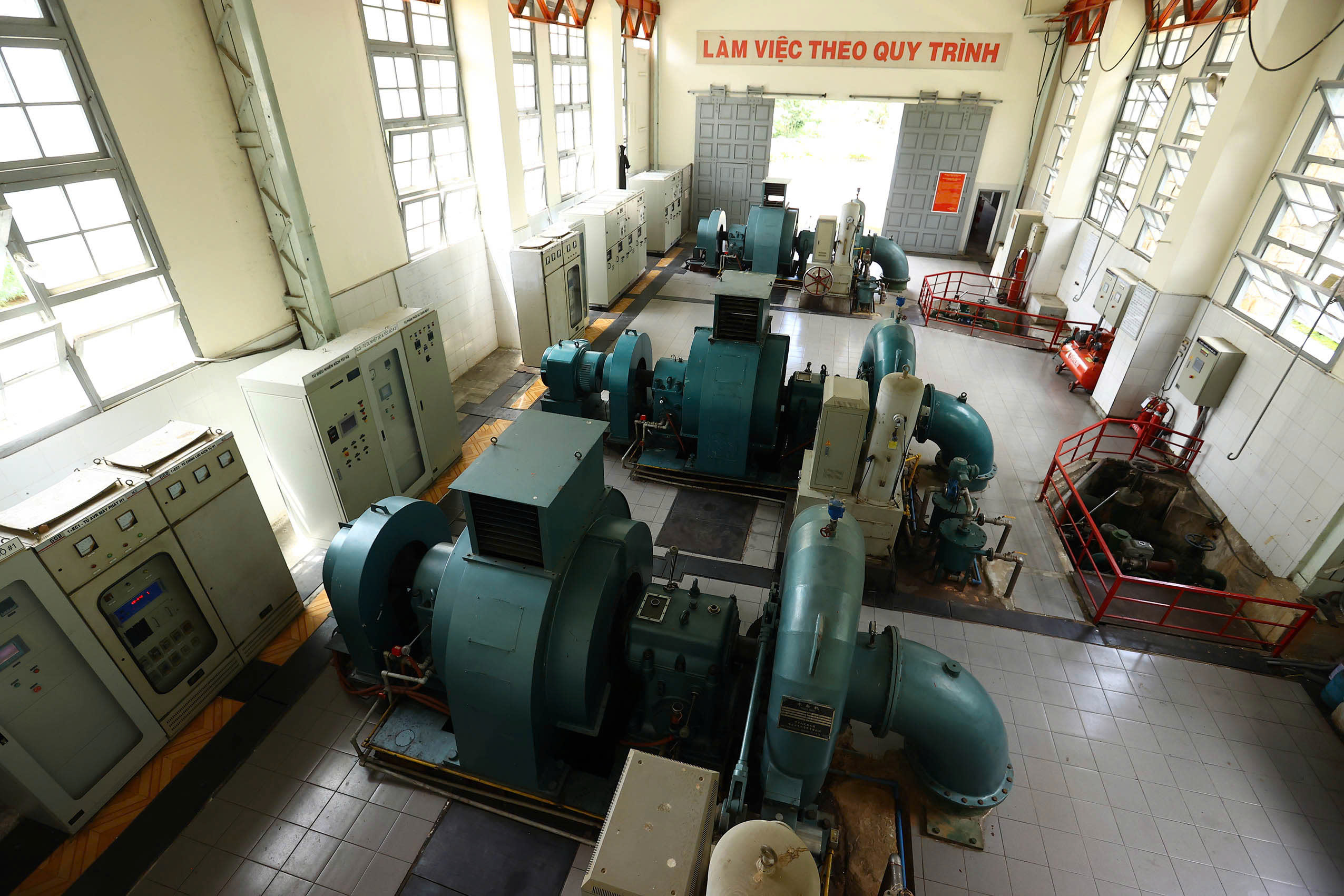 Bí ẩn dưới thung lũng Suối Vàng: Đường hầm xuyên núi dẫn đến kỳ quan thủy điện đầu tiên ở Việt Nam - Ảnh 8.