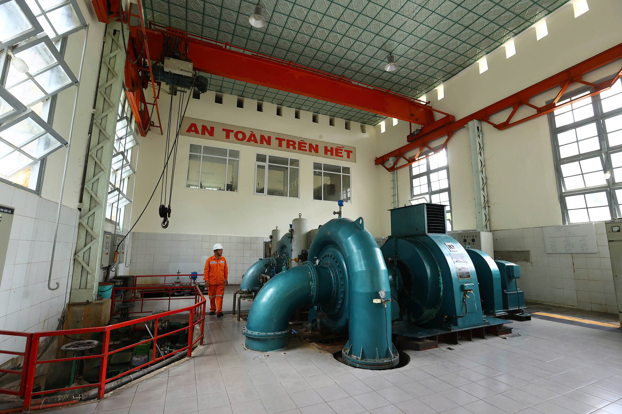 Bí ẩn dưới thung lũng Suối Vàng: Đường hầm xuyên núi dẫn đến kỳ quan thủy điện đầu tiên ở Việt Nam - Ảnh 7.