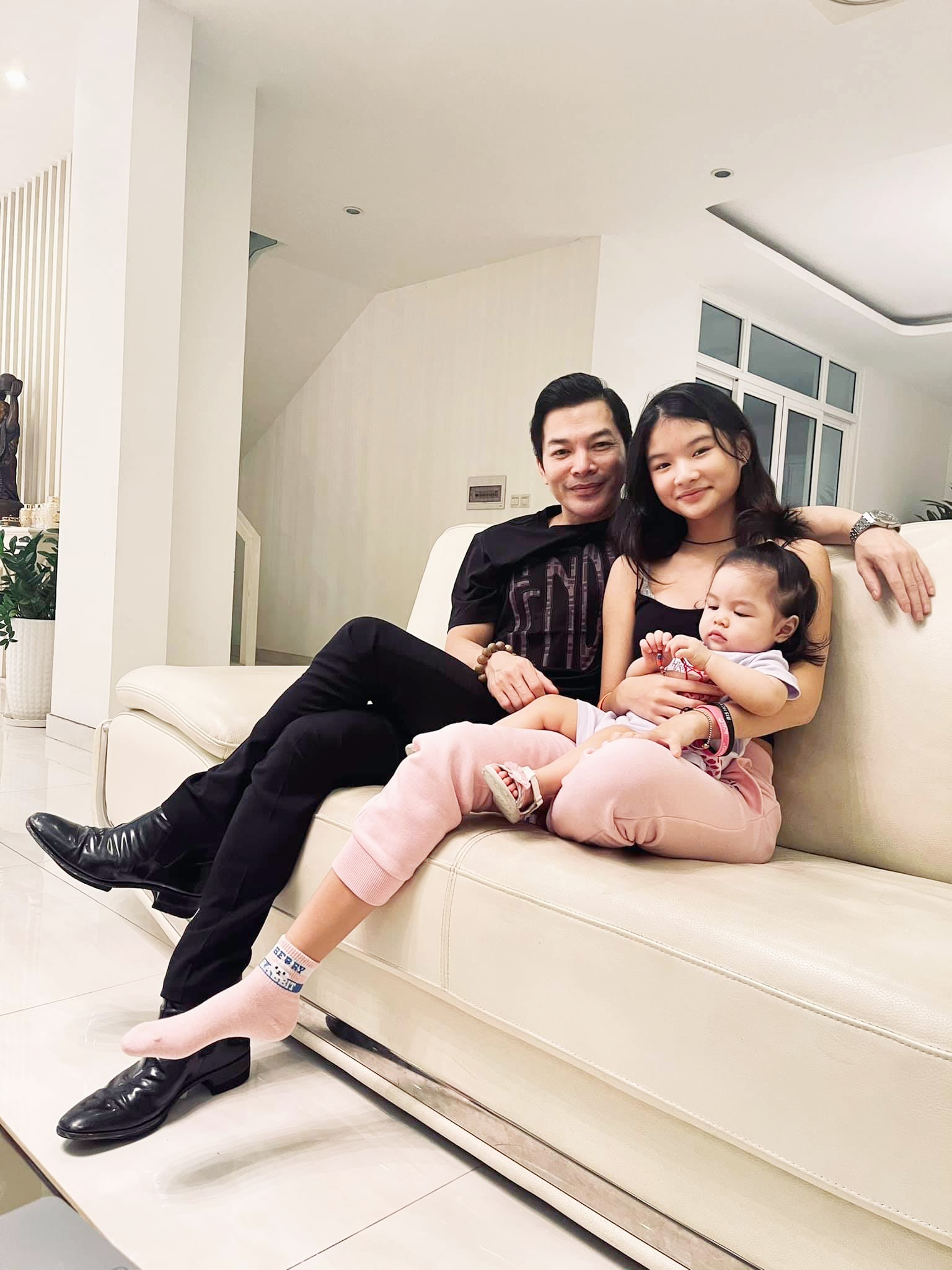 Diễn viên mua nhà 200 tỷ sau ly hôn vợ nổi tiếng, sở hữu tài sản khủng, 53 tuổi bất ngờ báo tin vui - Ảnh 4.
