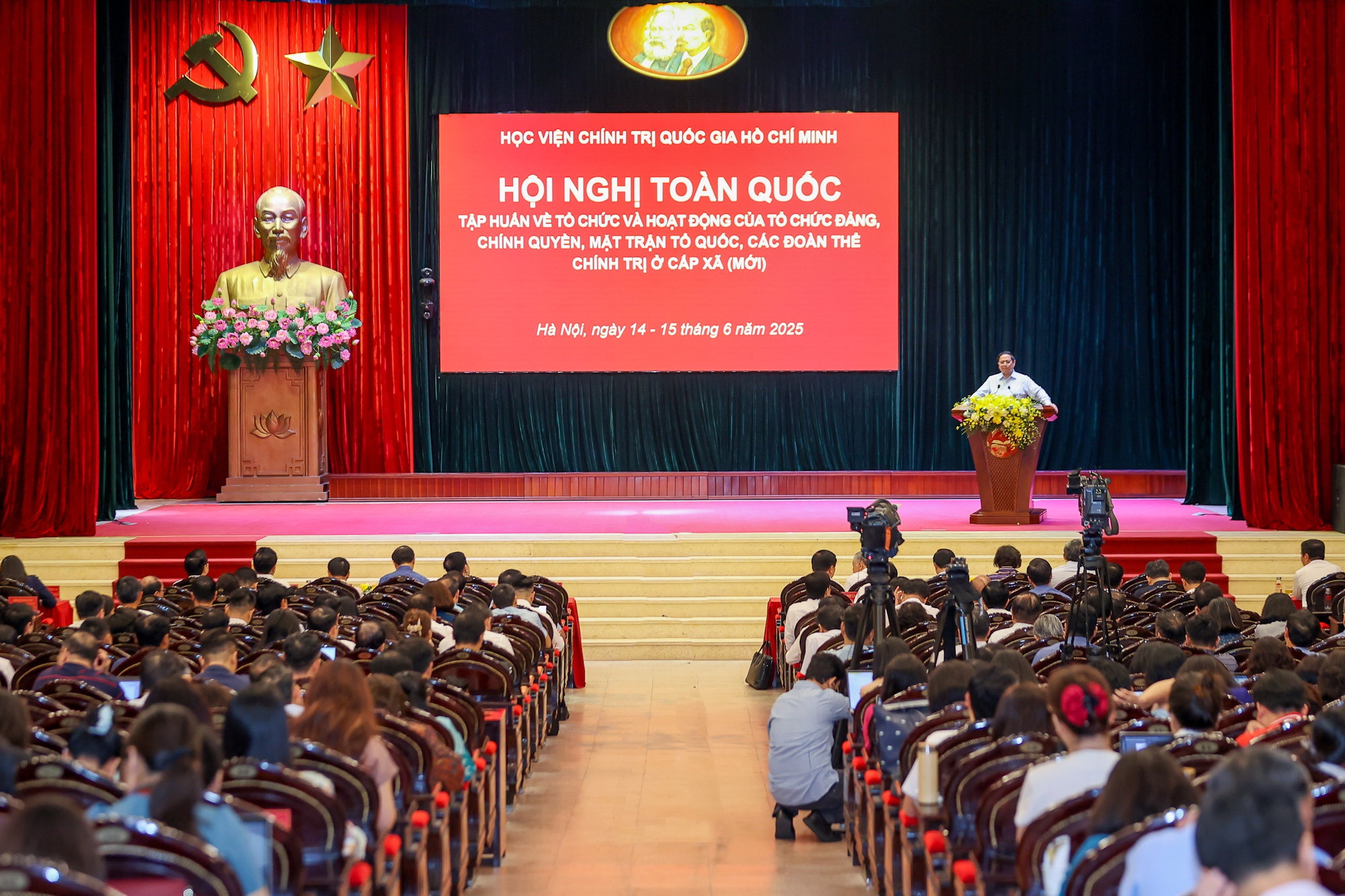 Thủ tướng: 63 hay 34 tỉnh, thành đều là đất nước, quê hương của chúng ta - Ảnh 2. Thủ tướng: 63 hay 34 tỉnh, thành đều là đất nước, quê hương của chúng ta - Ảnh 2.