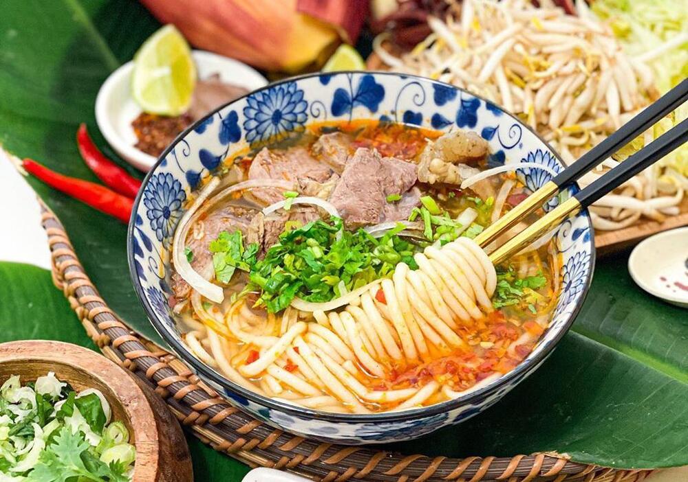Khách Tây nhận xét: Việt Nam có 1 món ăn khiến chúng tôi phải húp đến giọt cuối cùng - Ảnh 4.