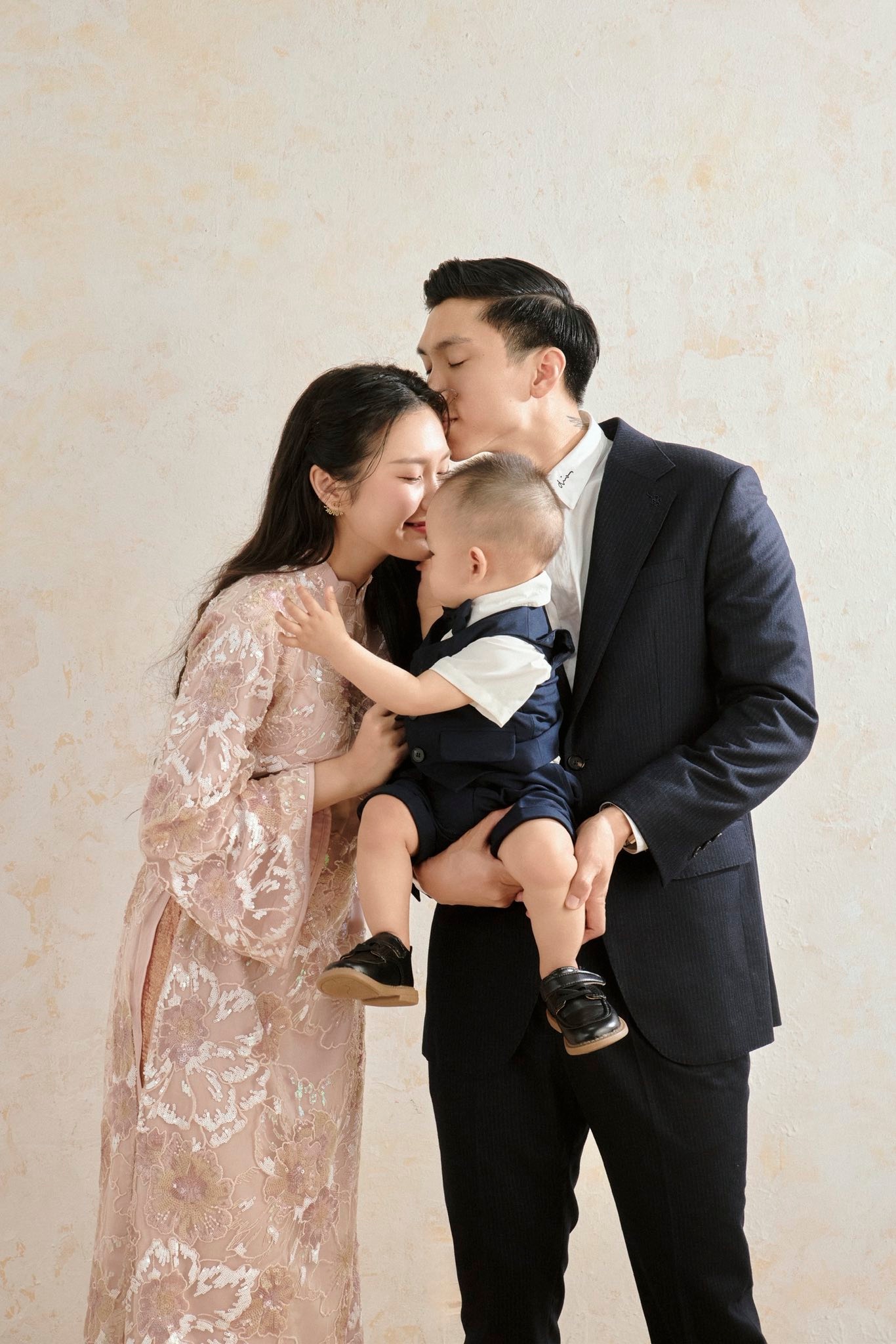 Dân mạng “tròn mắt” với thái độ của Doãn Hải My đối xử với bố Đoàn Văn Hậu, đã xinh hết nấc EQ còn cao- Ảnh 3.
