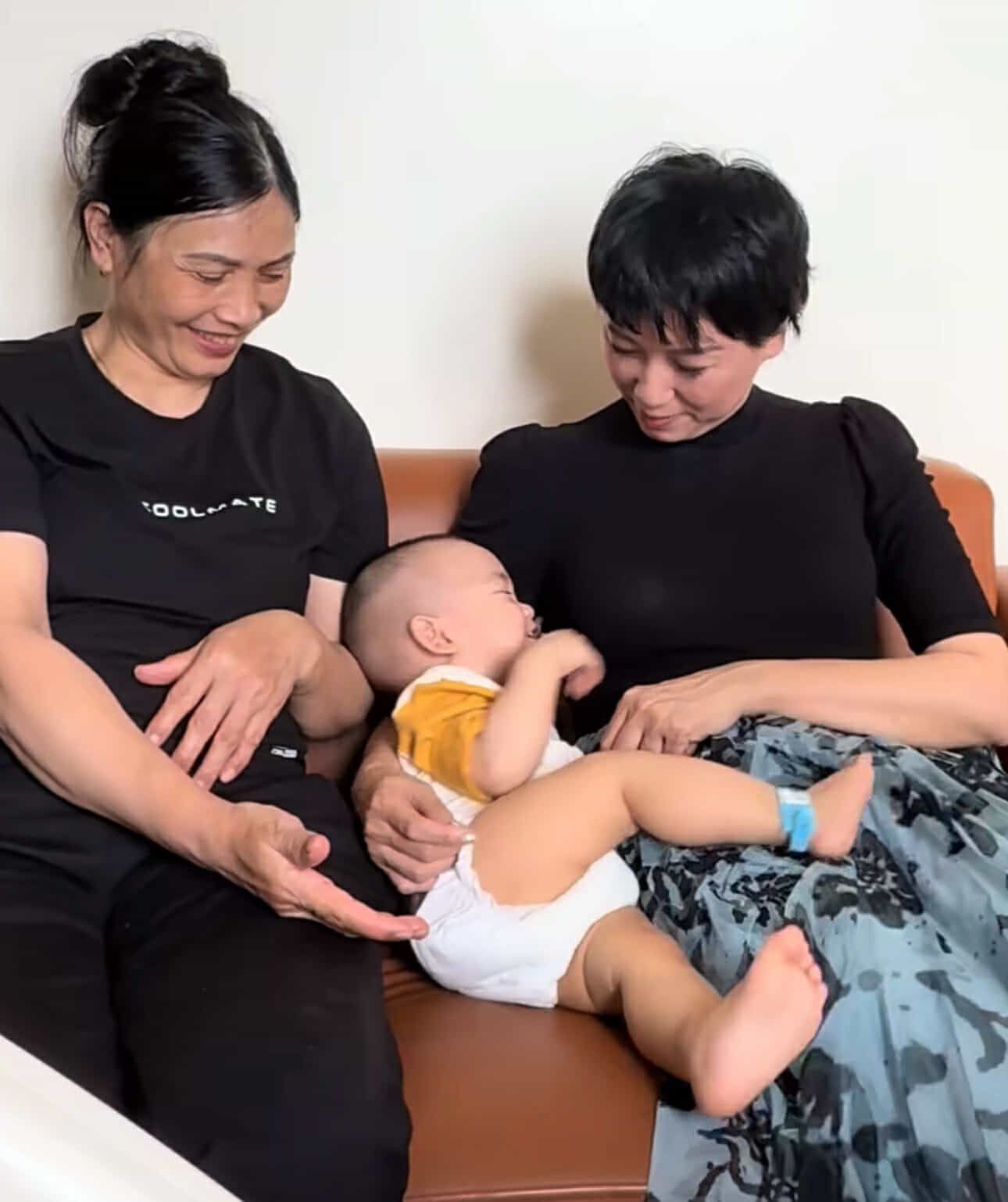 Dân mạng “tròn mắt” với thái độ của Doãn Hải My đối xử với bố Đoàn Văn Hậu, đã xinh hết nấc EQ còn cao- Ảnh 2.