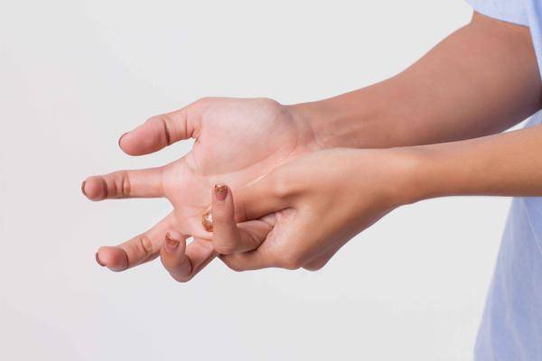 Phổi có tốt hay không, chỉ cần nhìn vào bàn tay: Người có phổi kém thường có 5 bất thường ở tay, hãy xem bạn có không- Ảnh 3.