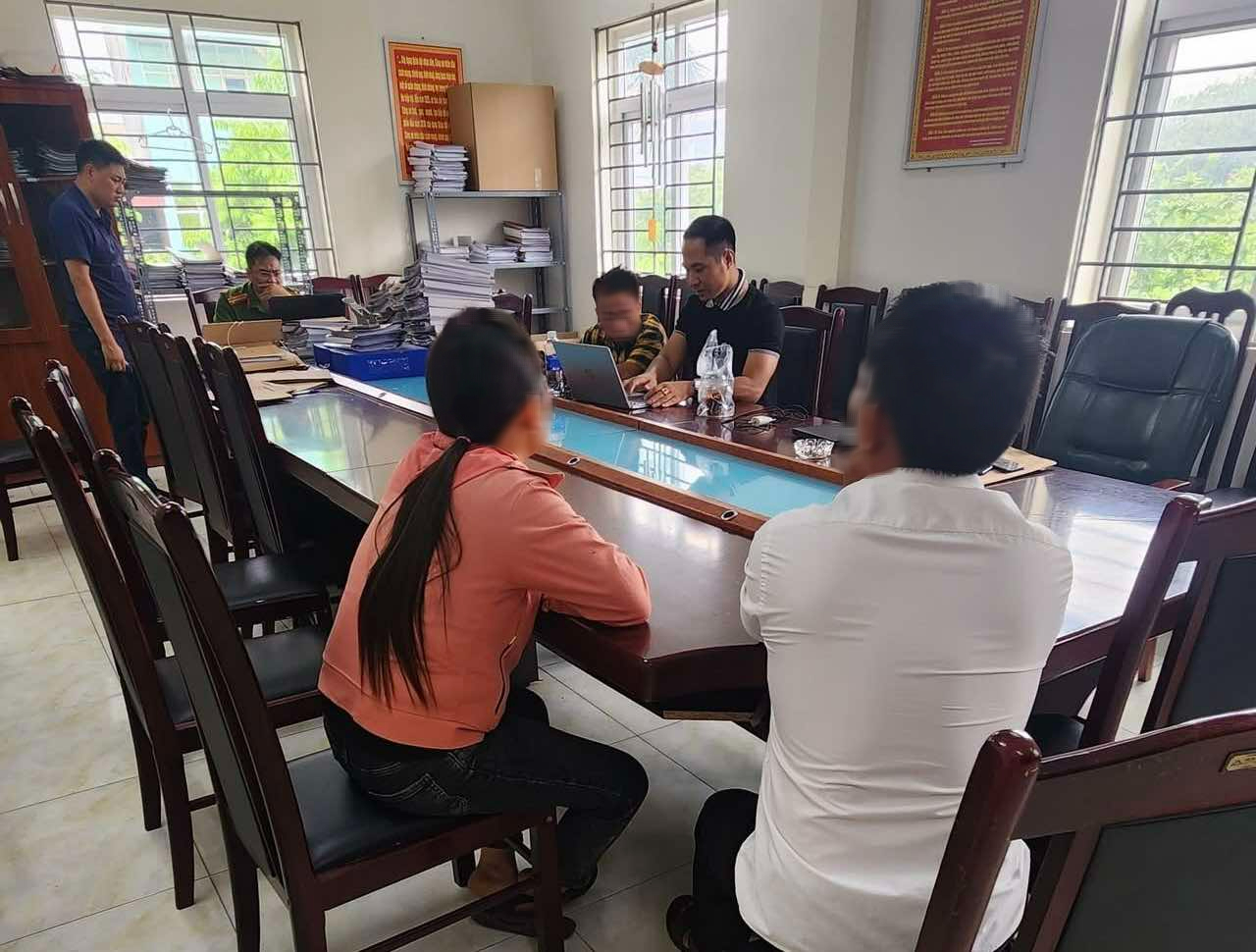 Vụ t&agrave;i xế taxi chặt ch&eacute;m 4 , 2 triệu đồng: C&ocirc;ng an v&agrave;o cuộc điều tra sự việc - Ảnh 3.